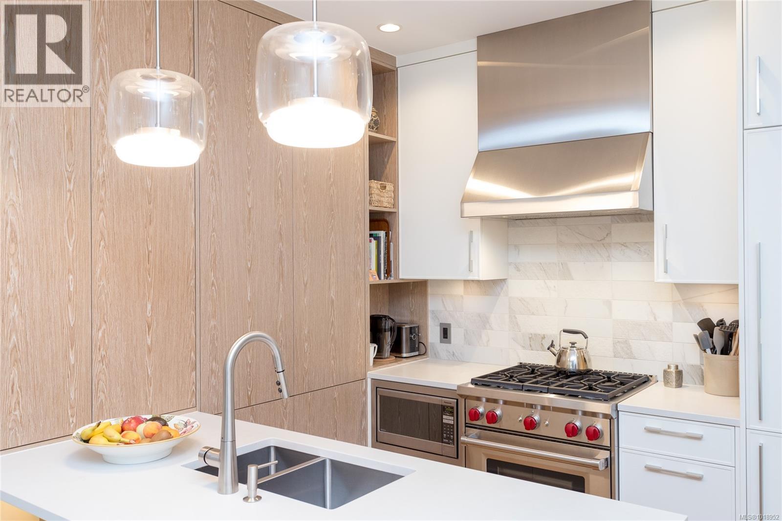 203 1201 Fort Street, Victoria