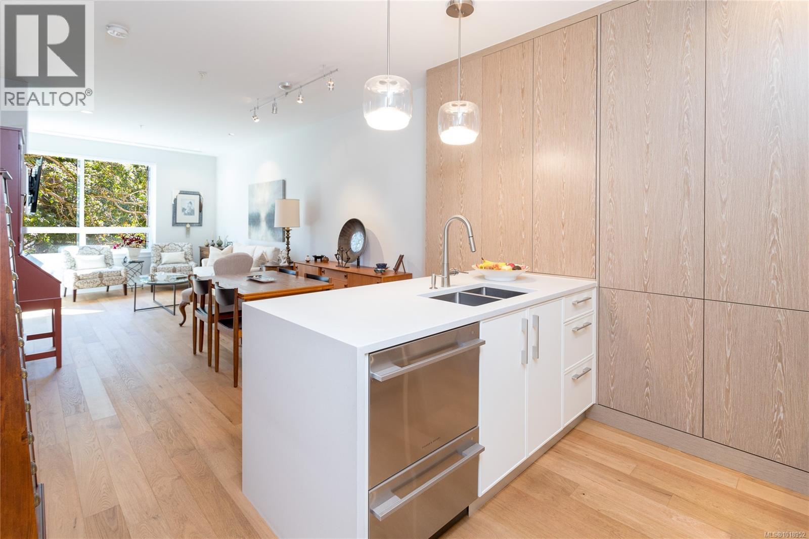 203 1201 Fort Street, Victoria