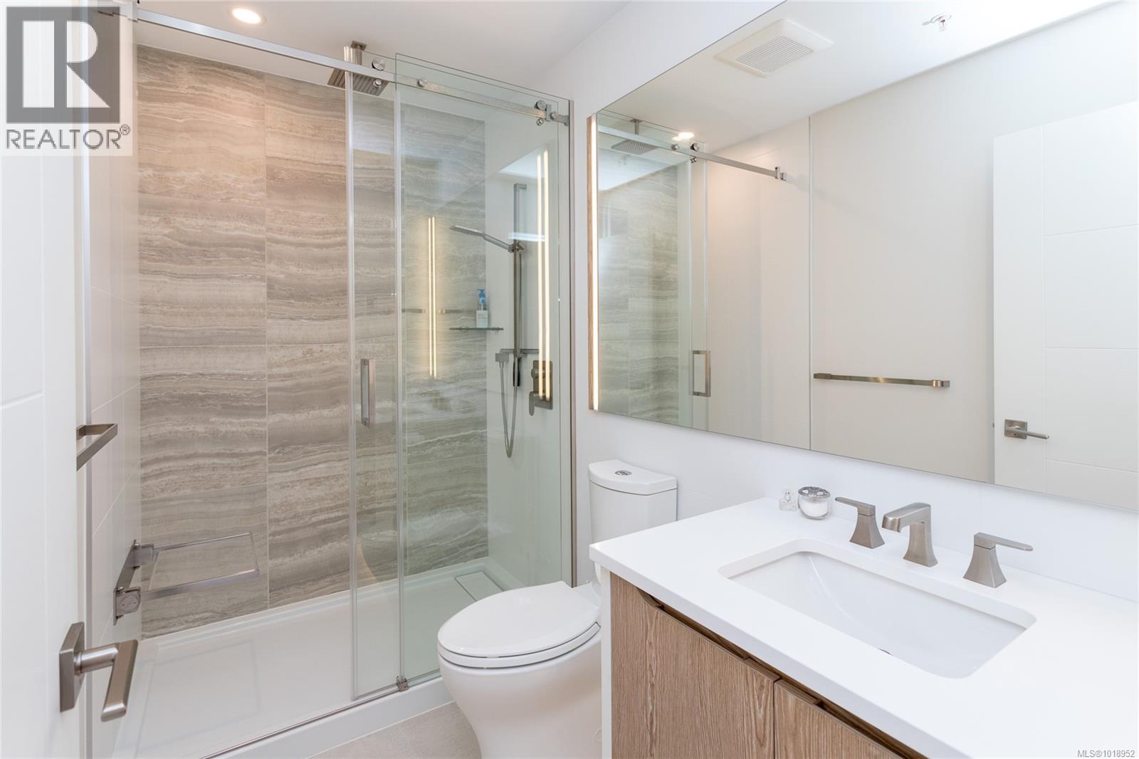 203 1201 Fort Street, Victoria