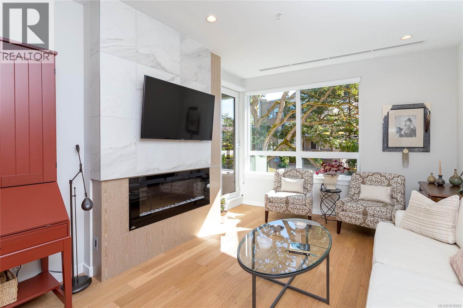 203 1201 Fort Street, Victoria