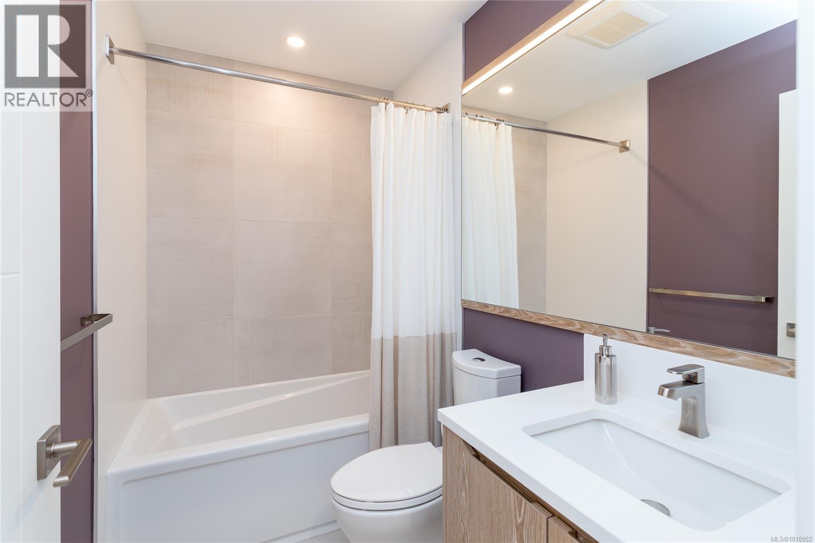 203 1201 Fort Street, Victoria