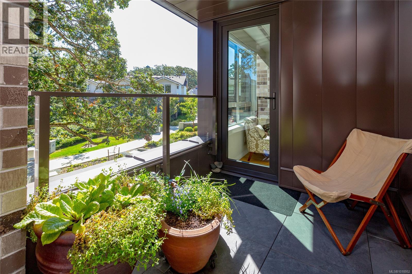 203 1201 Fort Street, Victoria