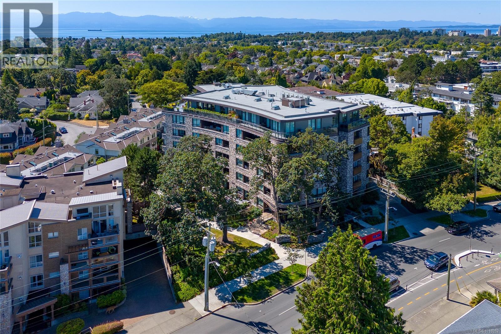 203 1201 Fort Street, Victoria