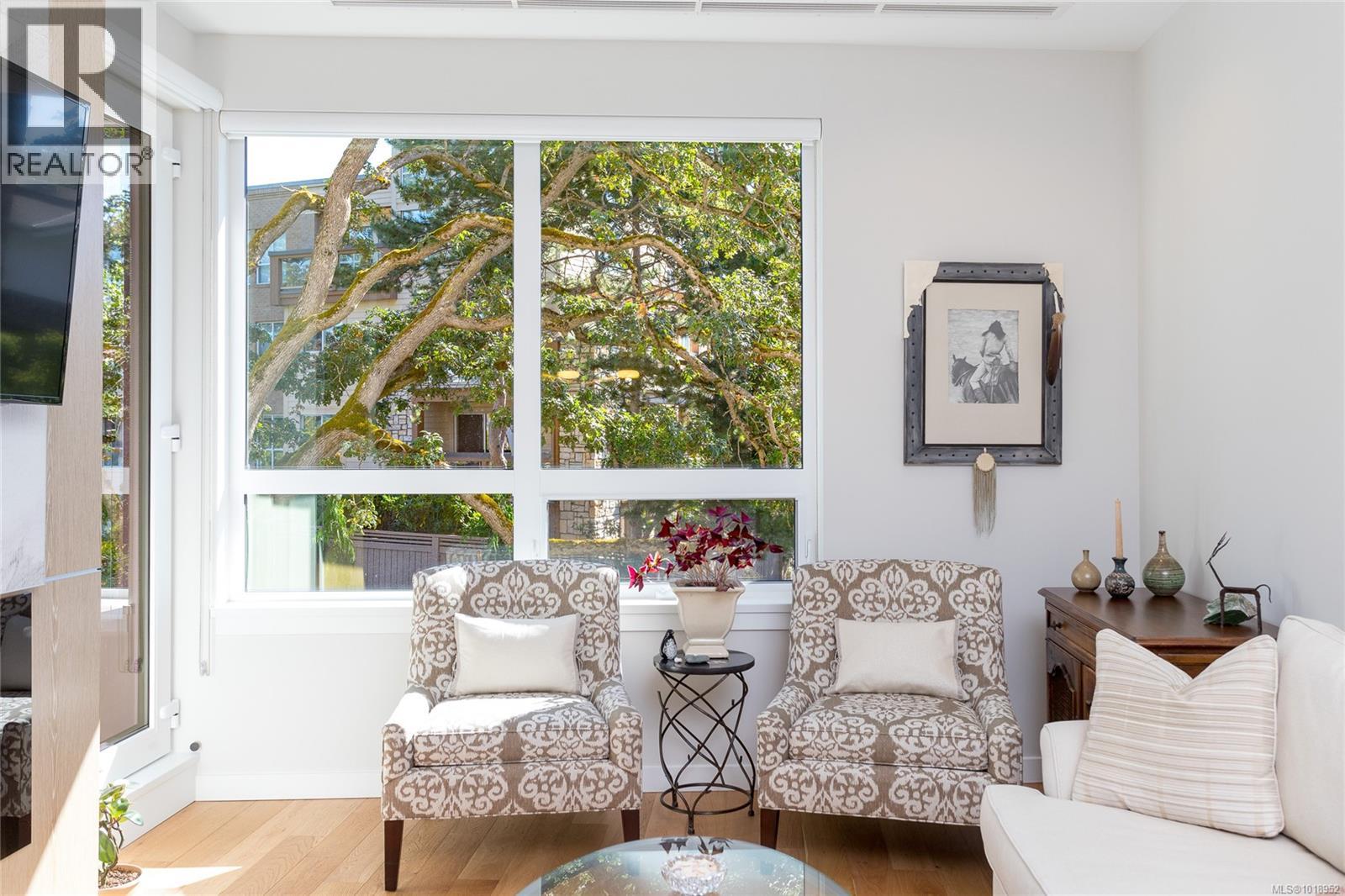 203 1201 Fort Street, Victoria