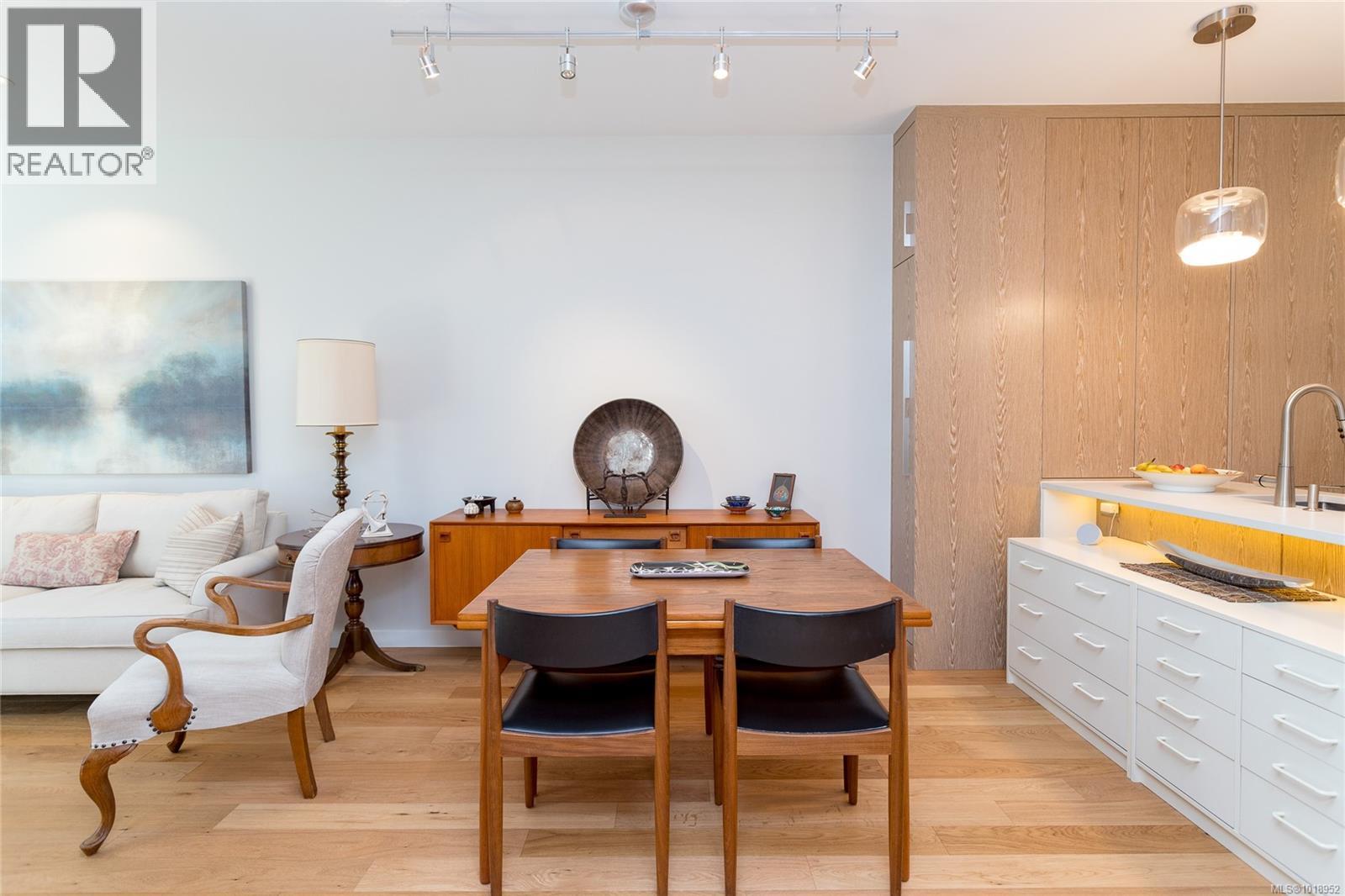 203 1201 Fort Street, Victoria