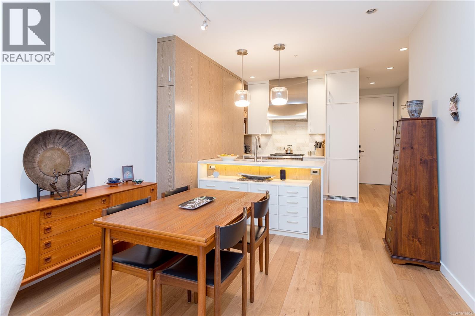 203 1201 Fort Street, Victoria