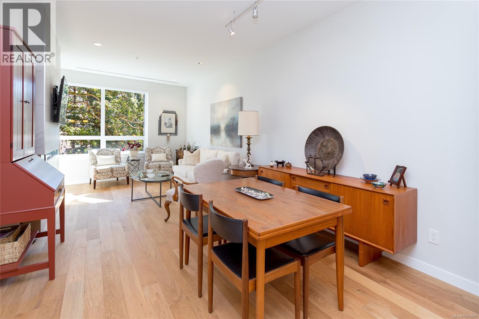 203 1201 Fort Street, Victoria