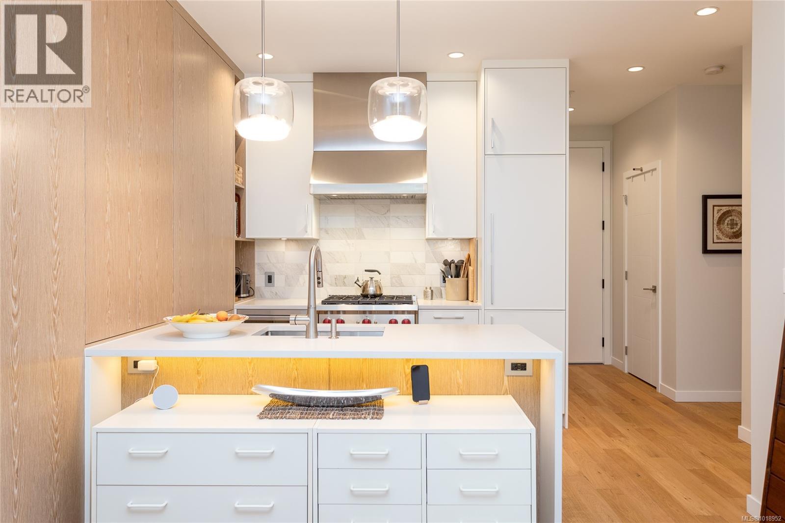 203 1201 Fort Street, Victoria