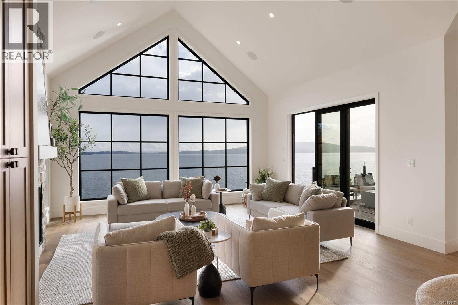  3080 Beachfront Crescent, Mill Bay