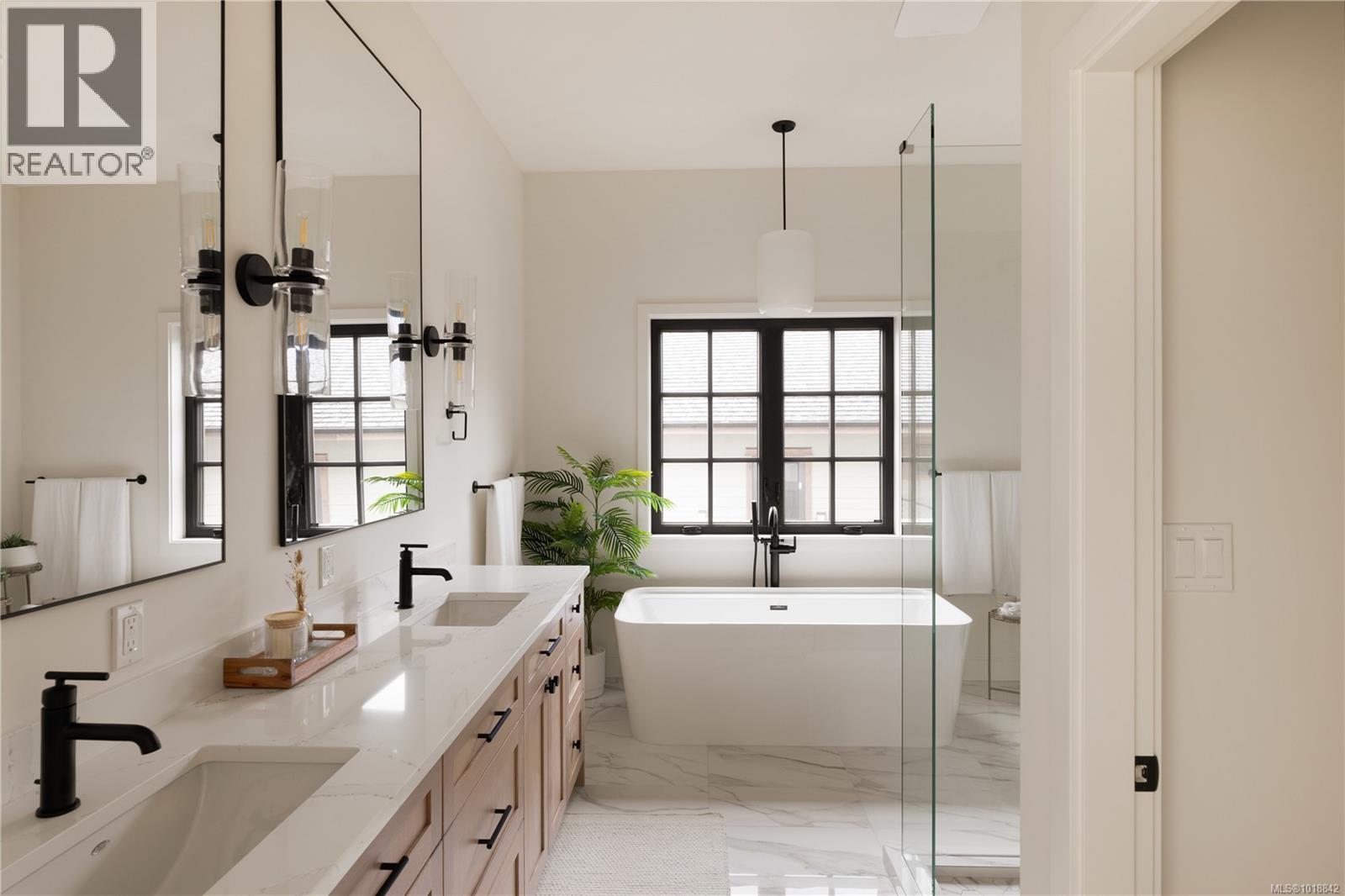  3080 Beachfront Crescent, Mill Bay