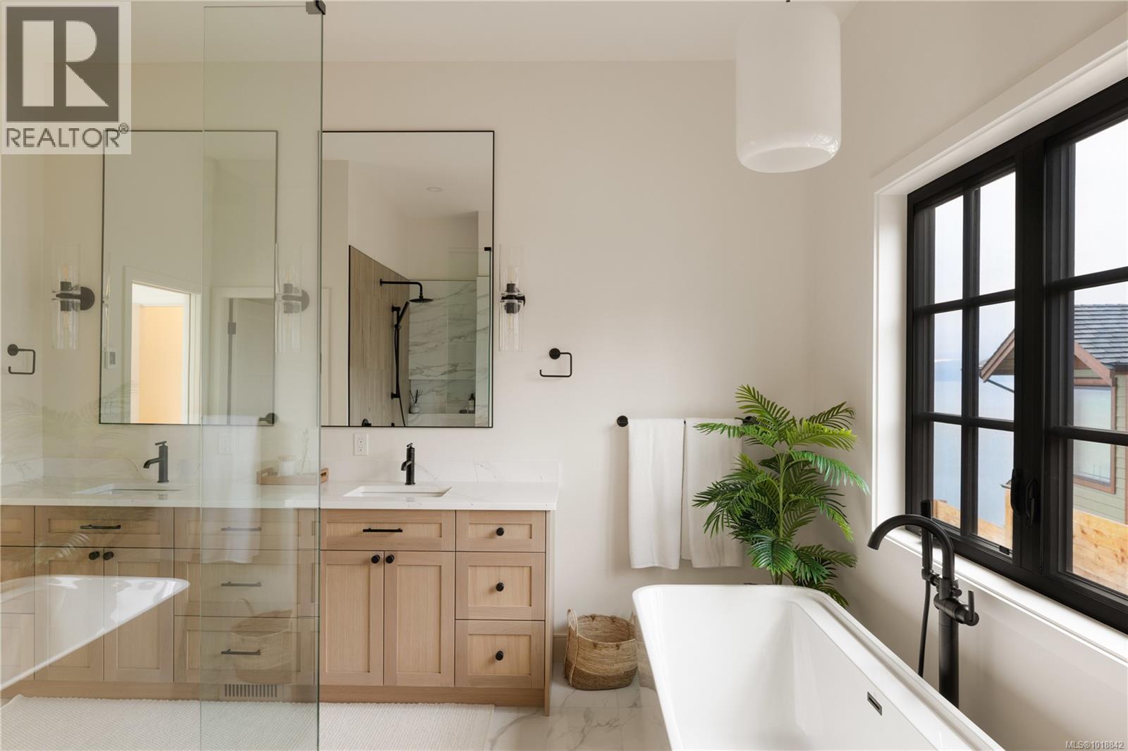  3080 Beachfront Crescent, Mill Bay