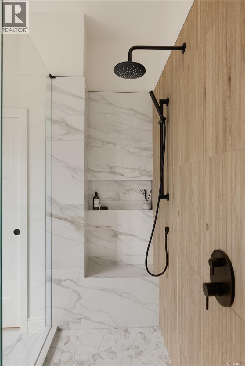  3080 Beachfront Crescent, Mill Bay