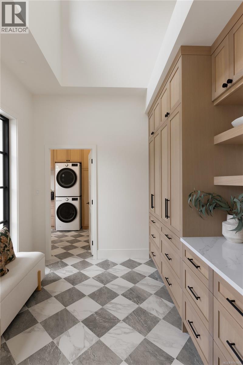  3080 Beachfront Crescent, Mill Bay