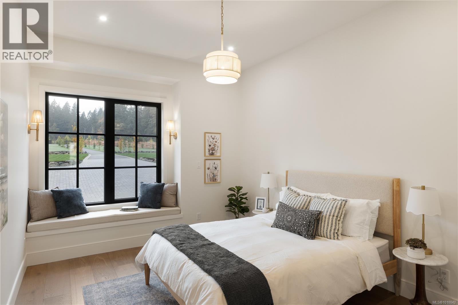  3080 Beachfront Crescent, Mill Bay