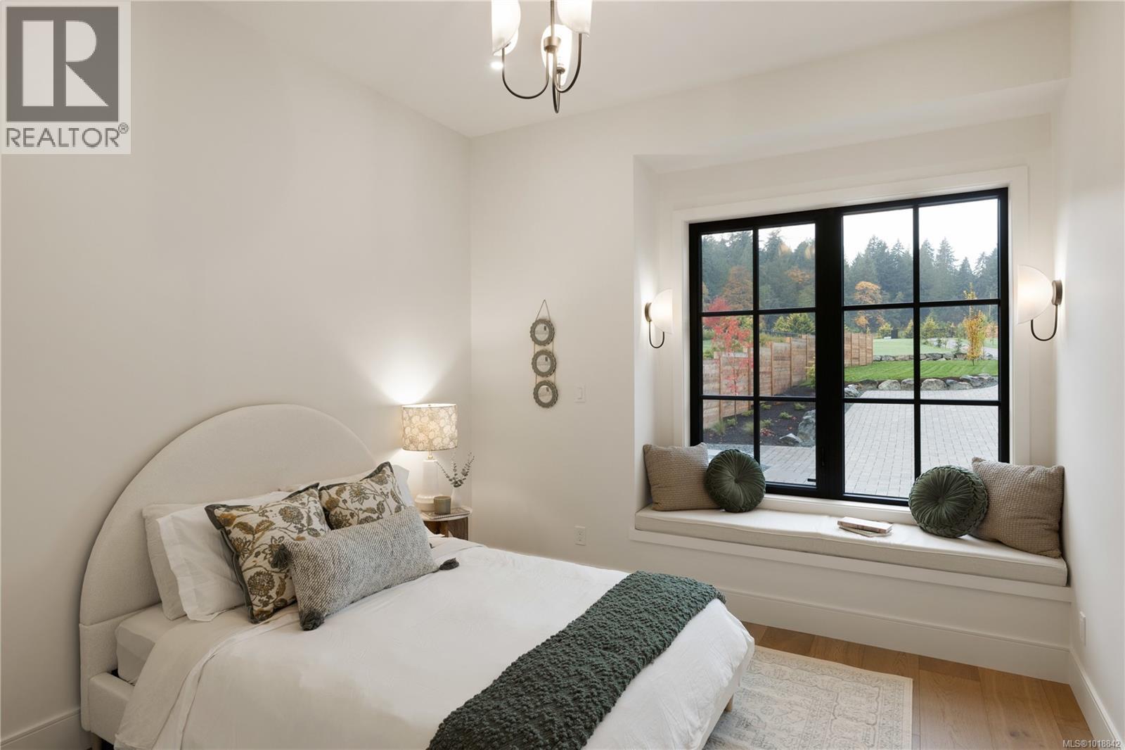  3080 Beachfront Crescent, Mill Bay