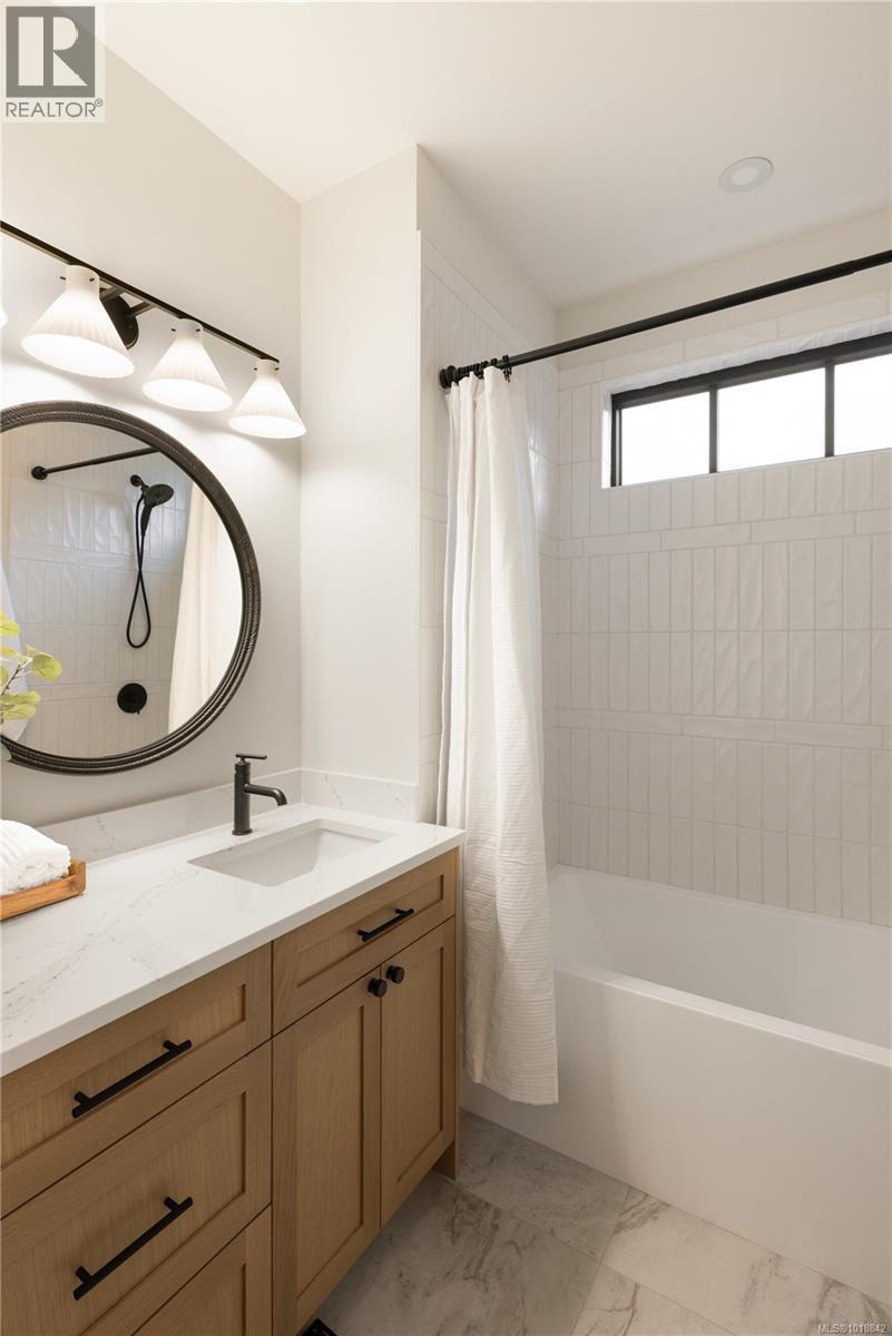  3080 Beachfront Crescent, Mill Bay