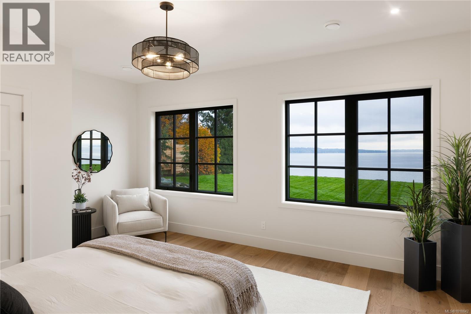  3080 Beachfront Crescent, Mill Bay