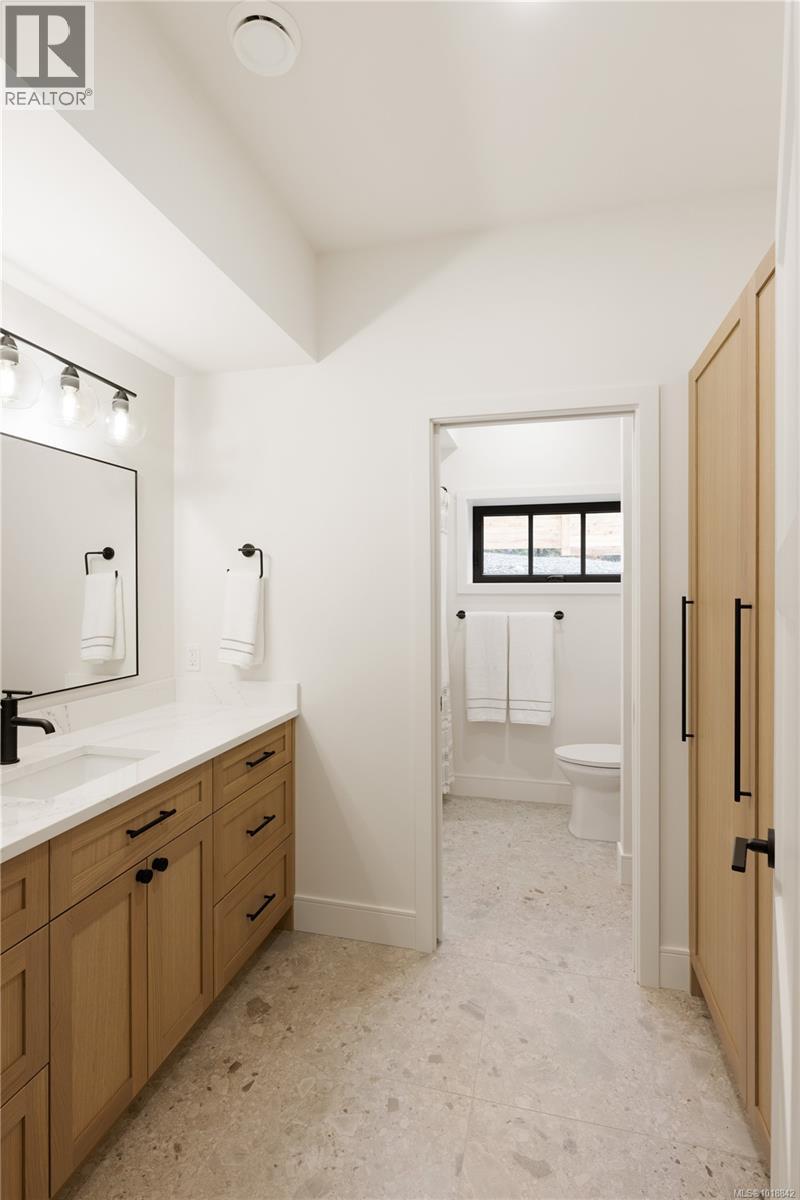  3080 Beachfront Crescent, Mill Bay