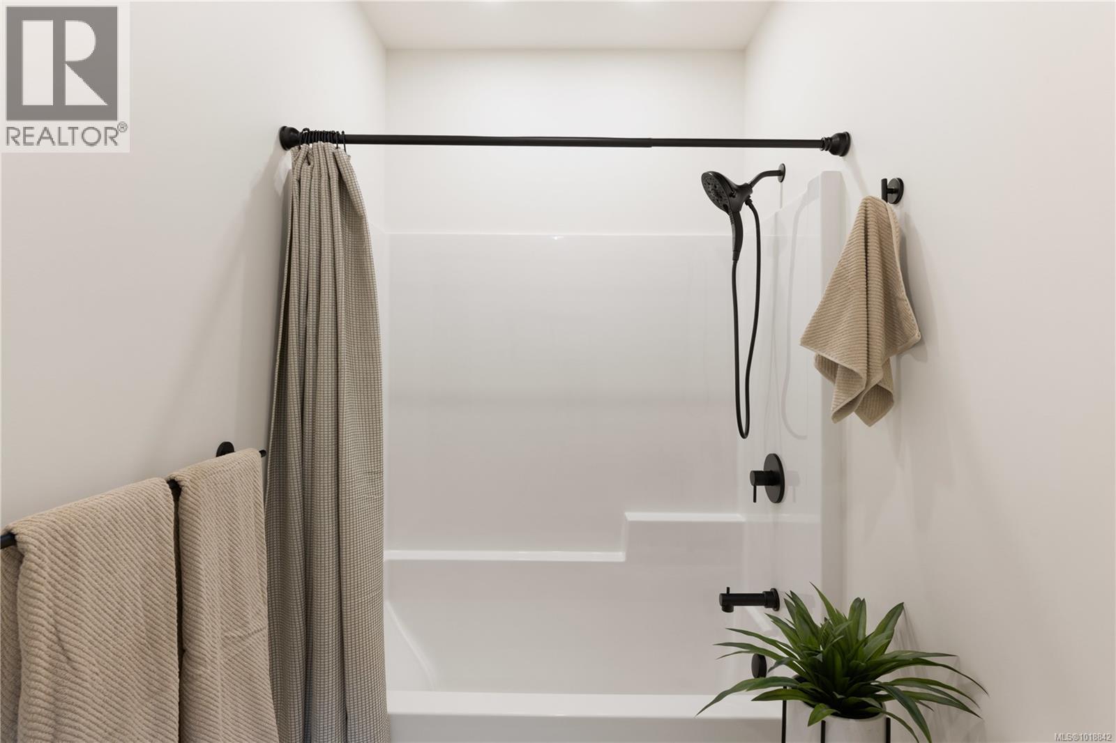  3080 Beachfront Crescent, Mill Bay