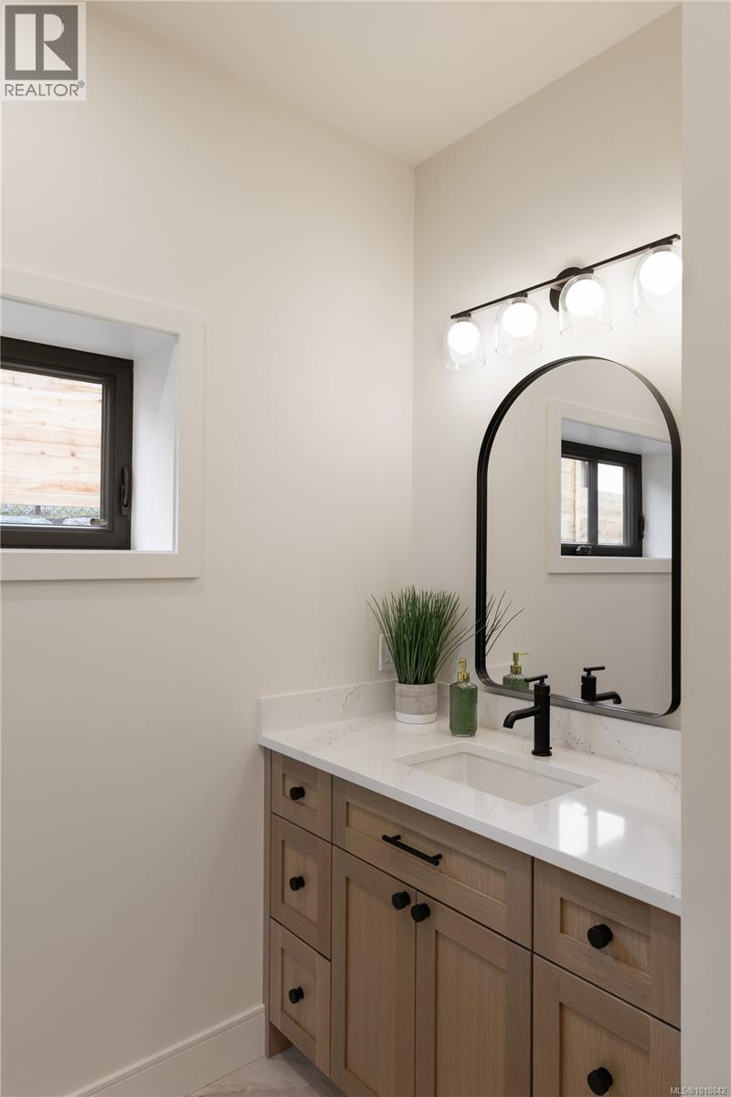  3080 Beachfront Crescent, Mill Bay