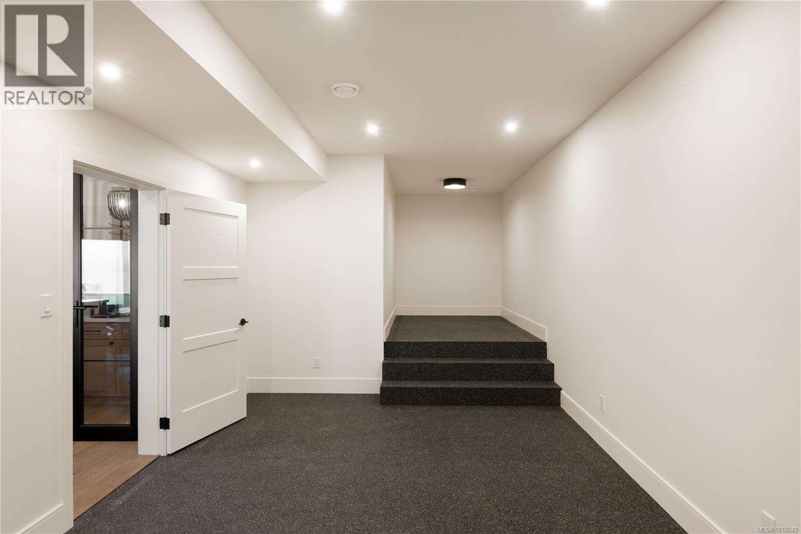  3080 Beachfront Crescent, Mill Bay