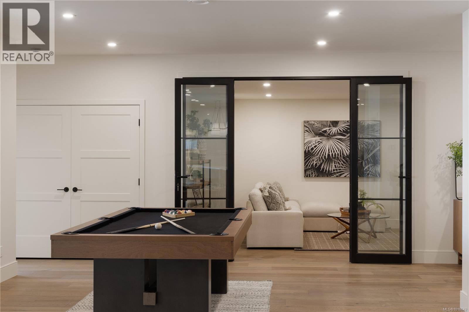  3080 Beachfront Crescent, Mill Bay