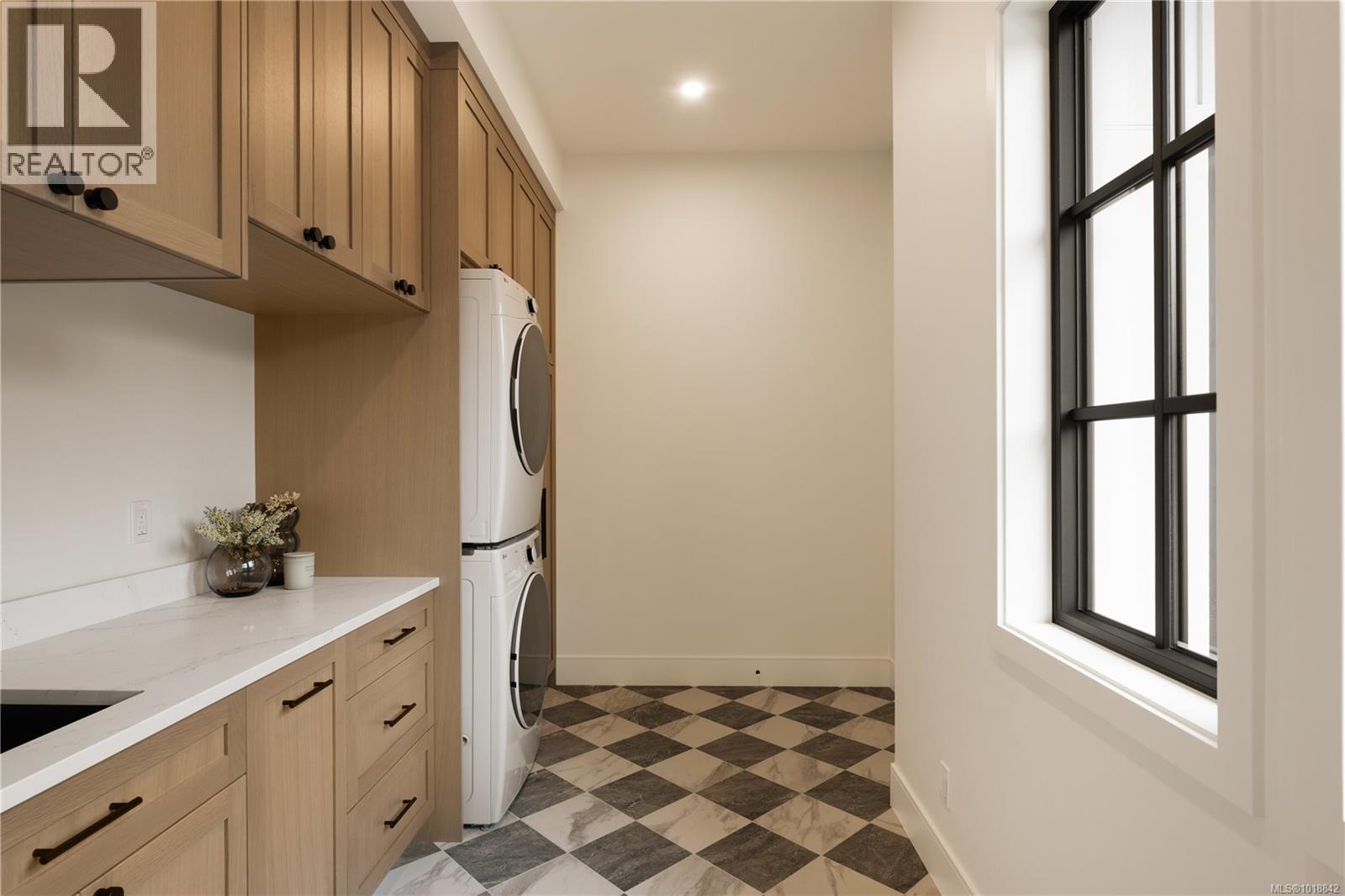  3080 Beachfront Crescent, Mill Bay