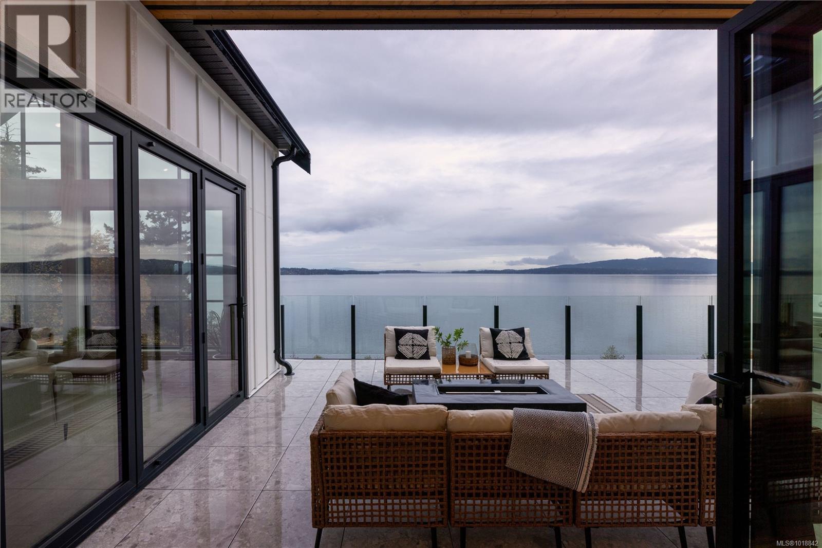  3080 Beachfront Crescent, Mill Bay