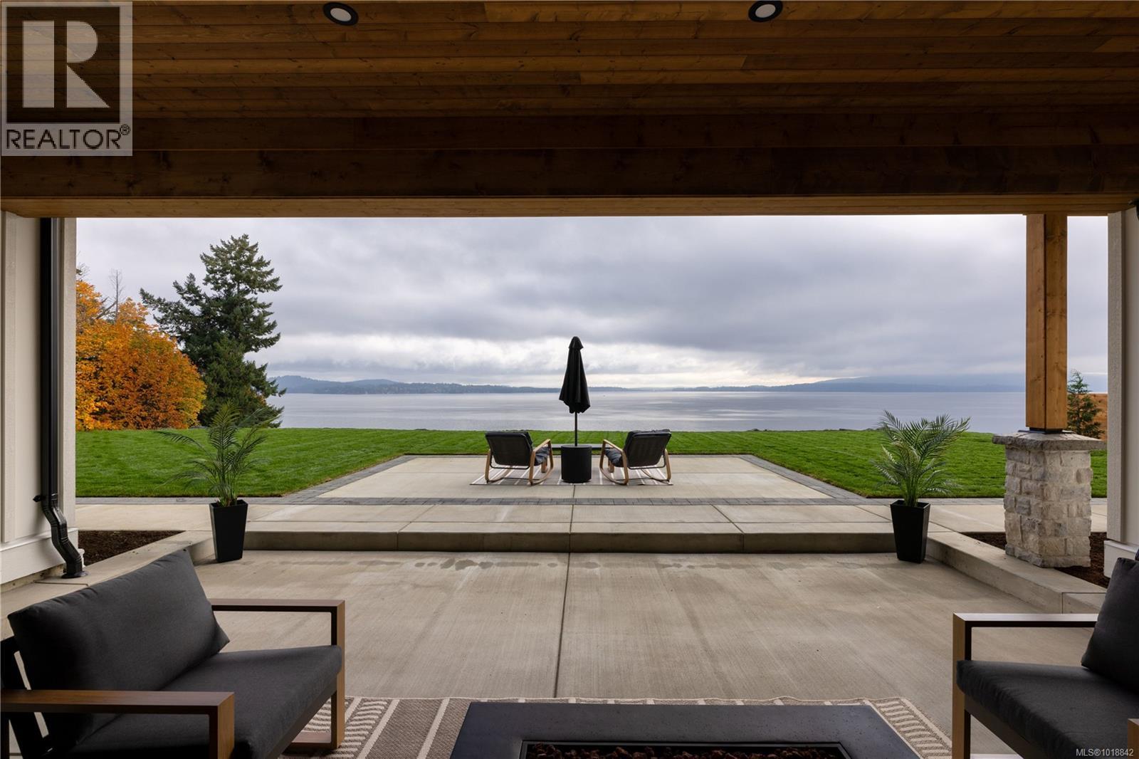  3080 Beachfront Crescent, Mill Bay