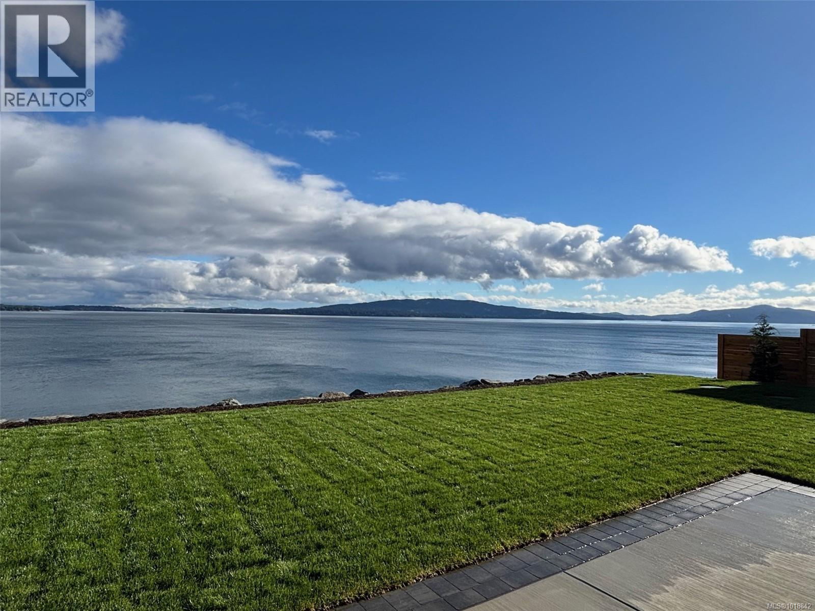 3080 Beachfront Crescent, Mill Bay