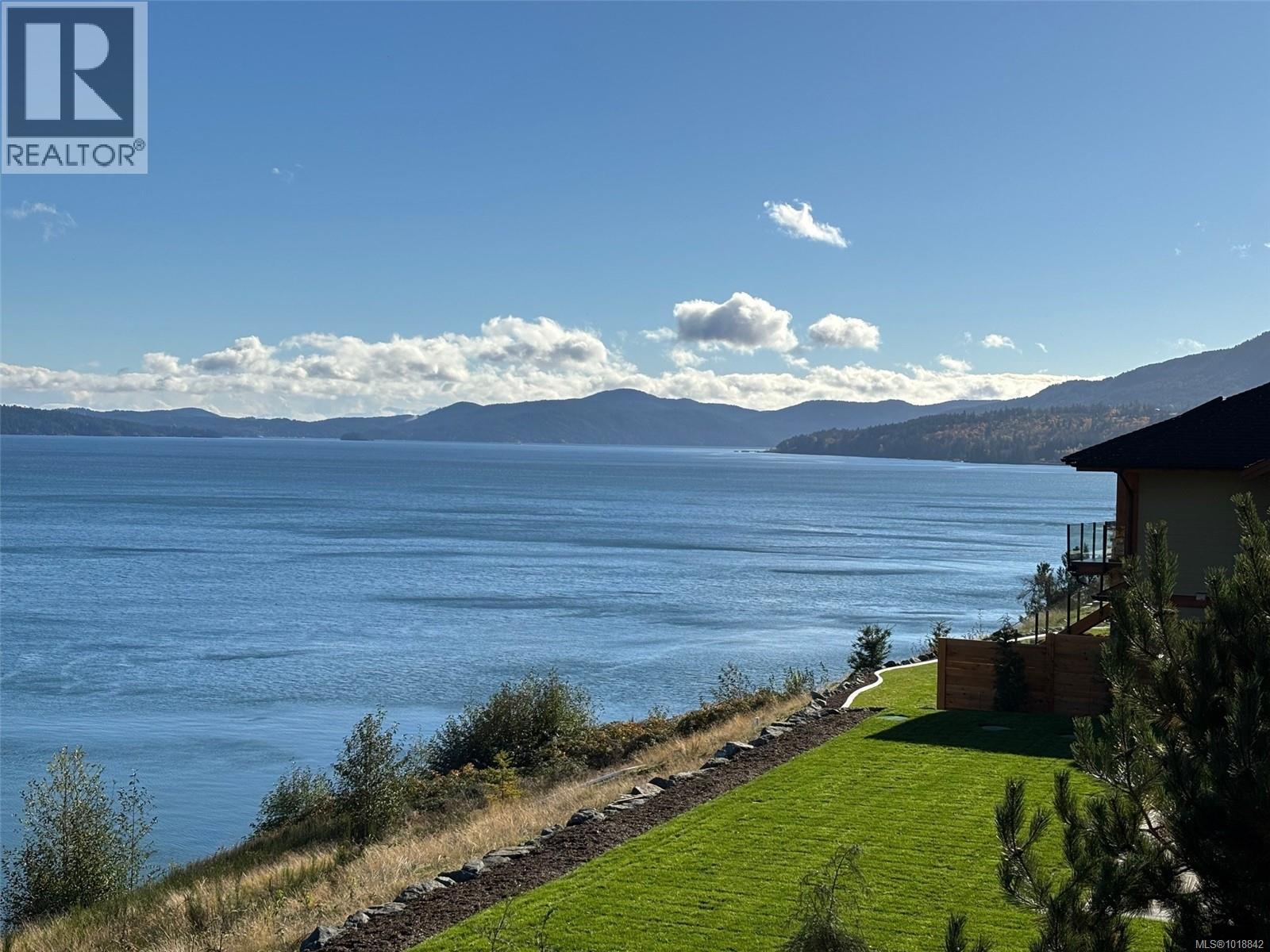  3080 Beachfront Crescent, Mill Bay