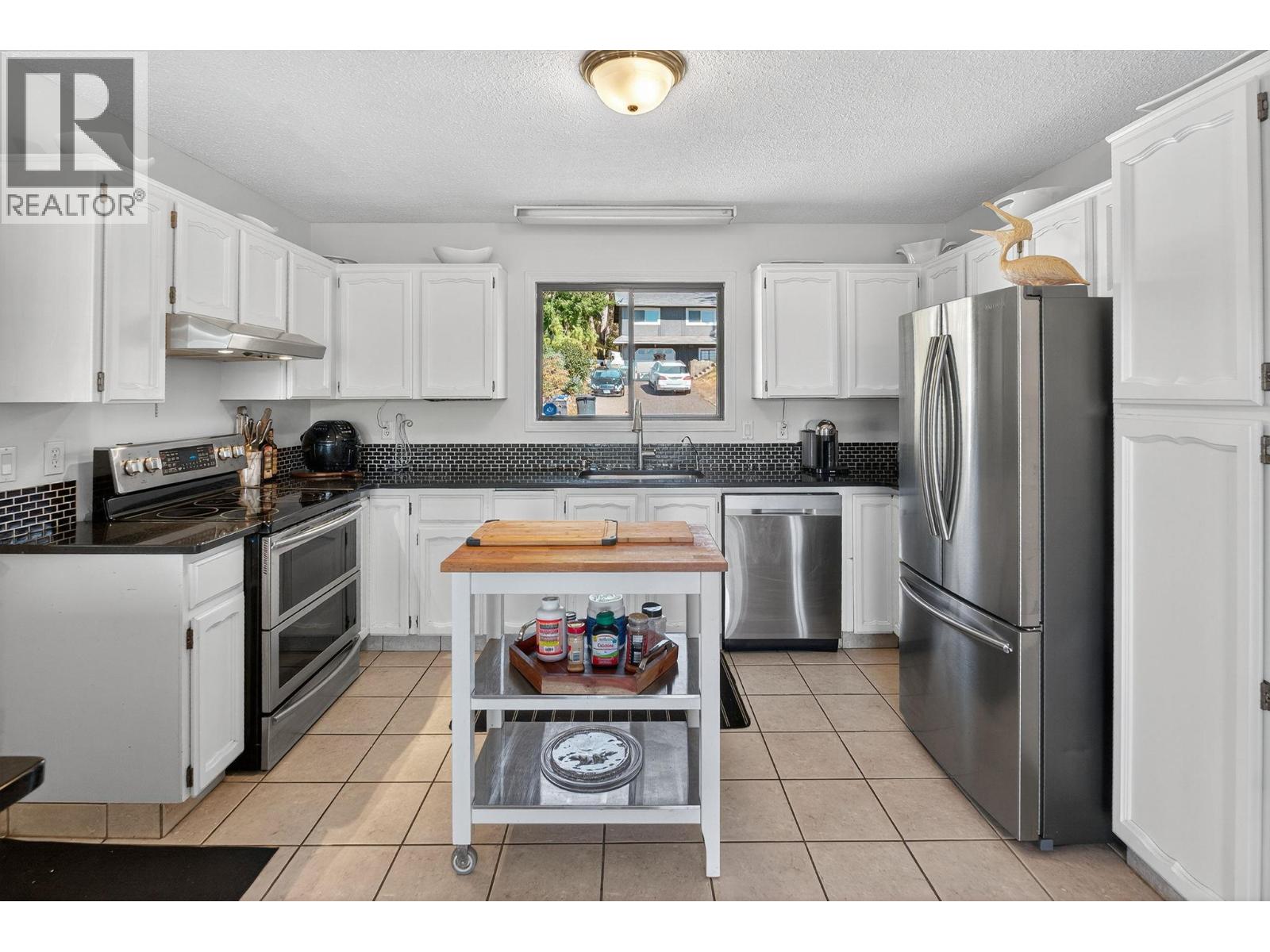  4105 3rd Avenue, Peachland