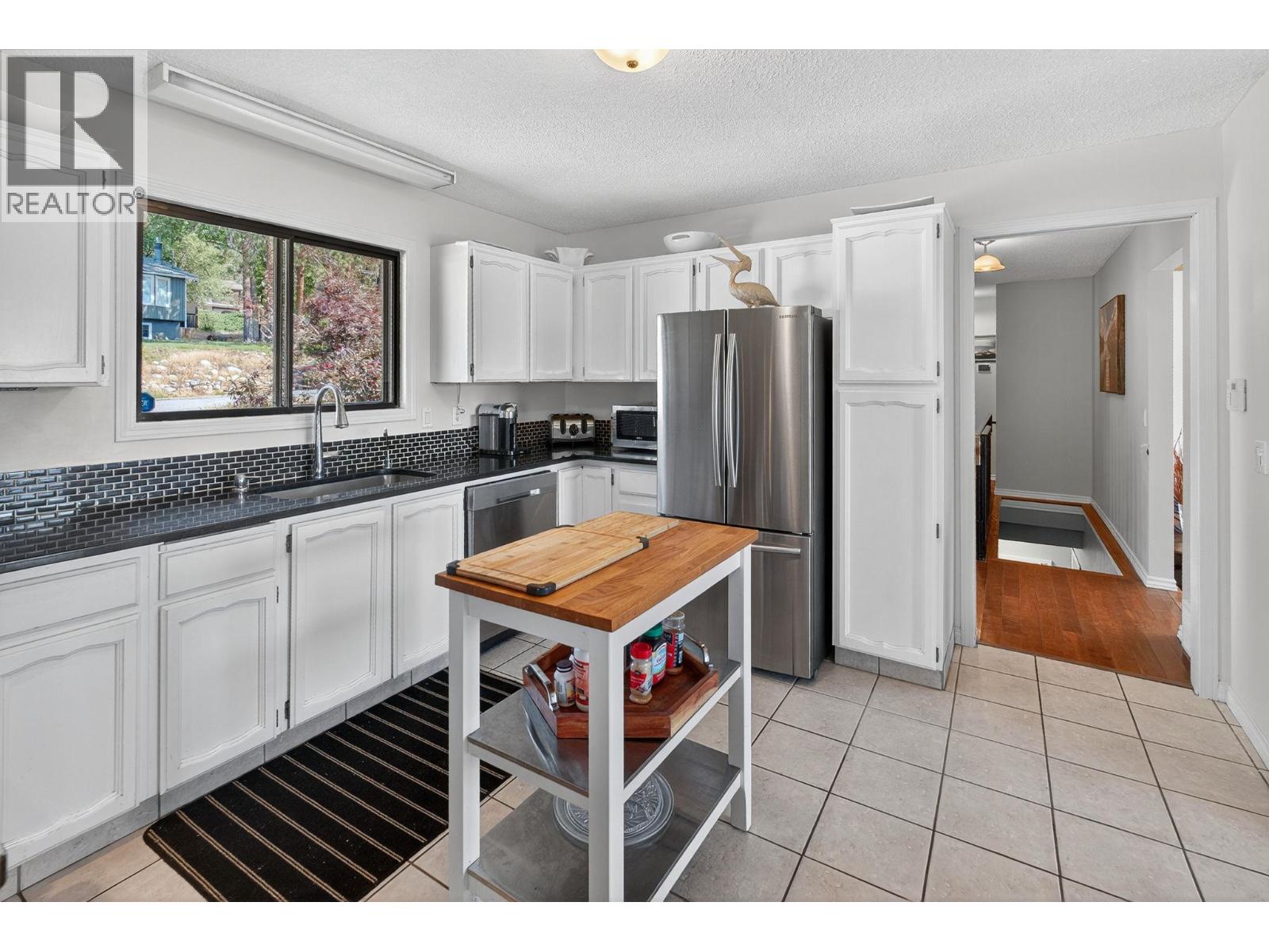  4105 3rd Avenue, Peachland