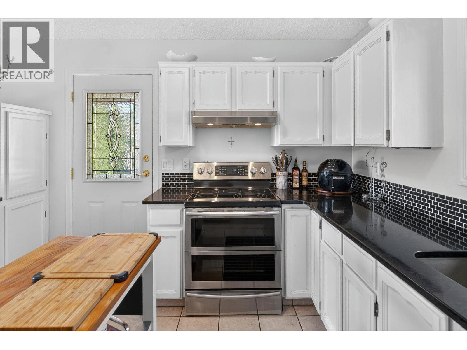  4105 3rd Avenue, Peachland