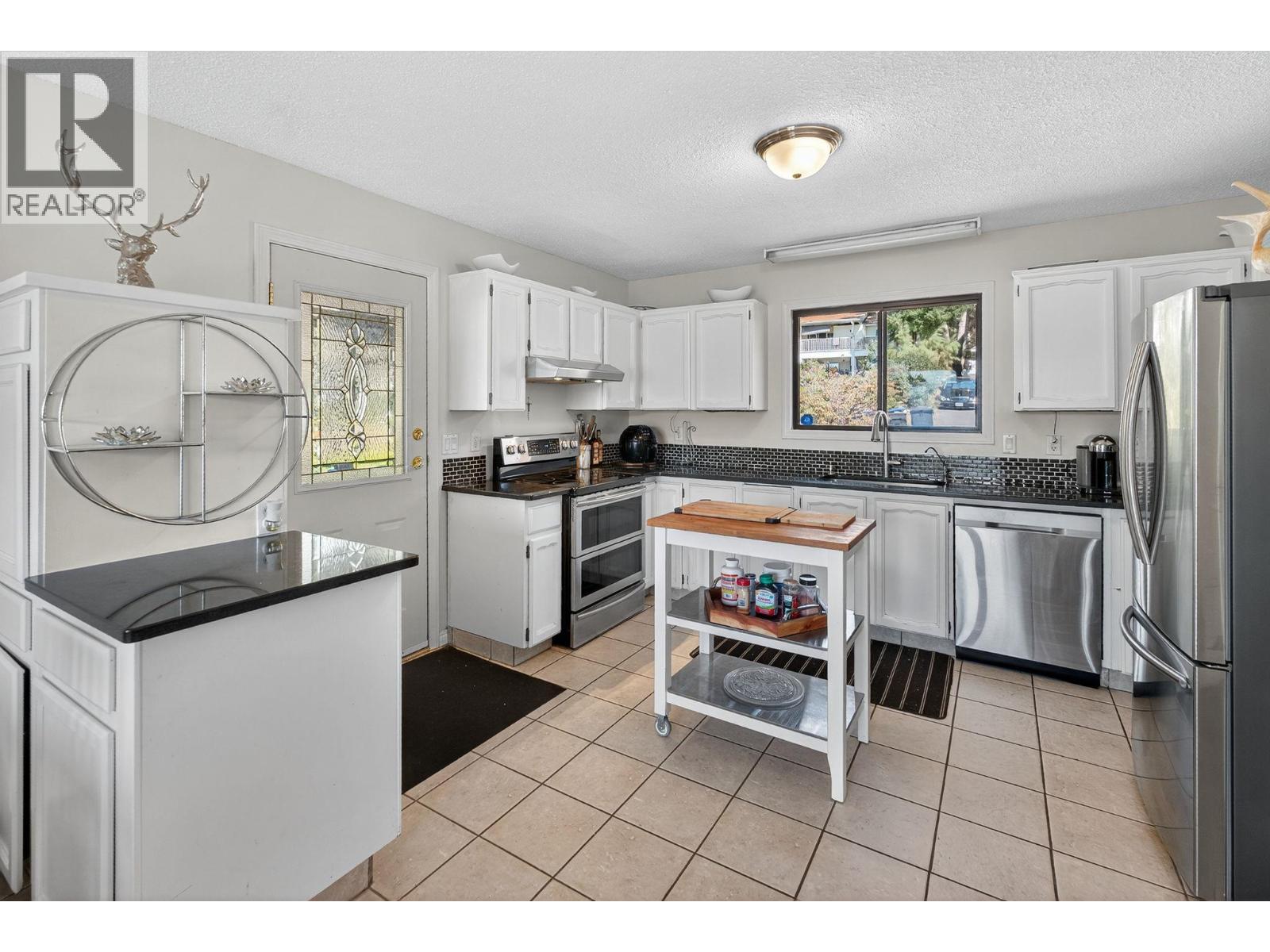  4105 3rd Avenue, Peachland