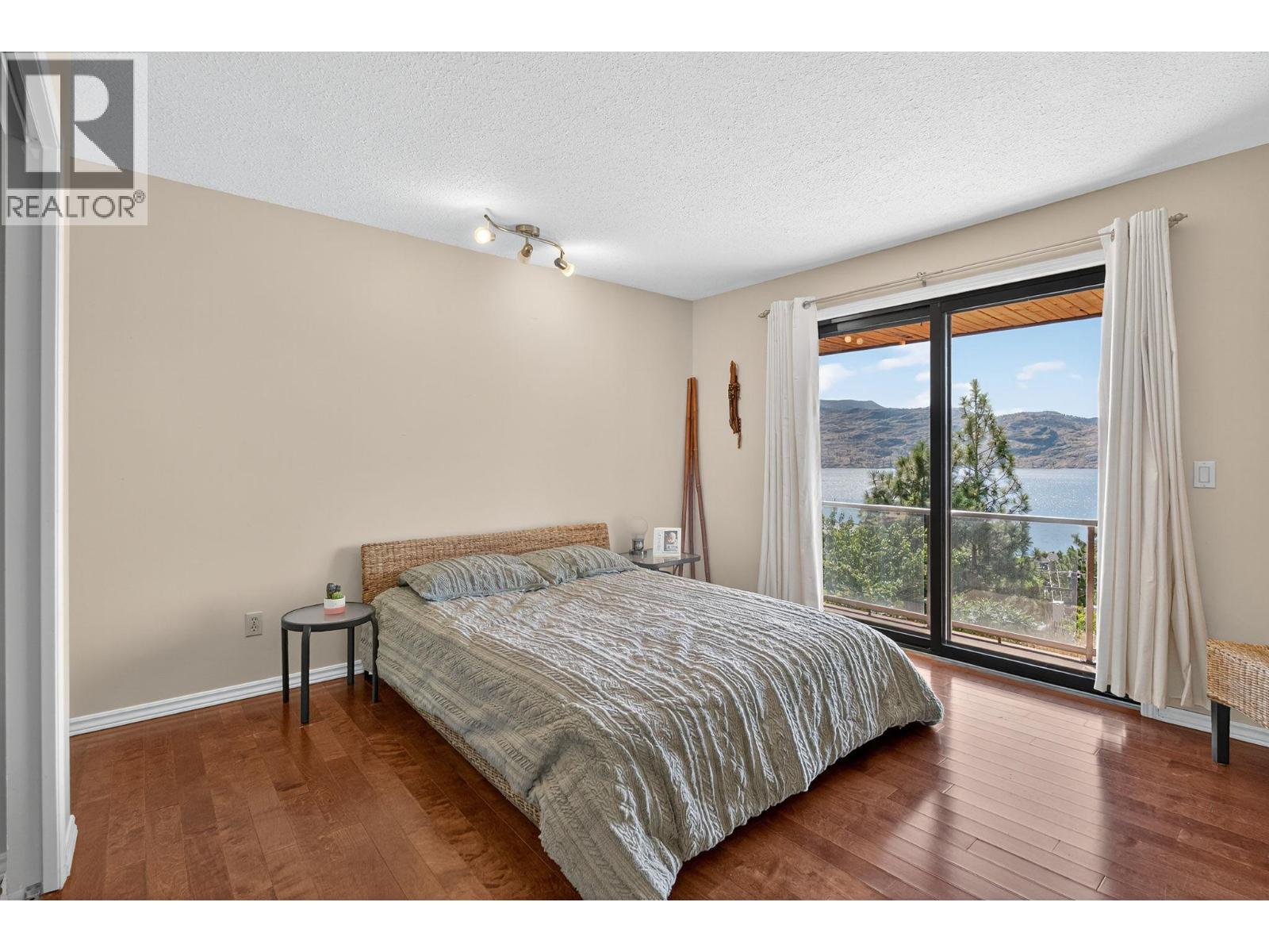  4105 3rd Avenue, Peachland