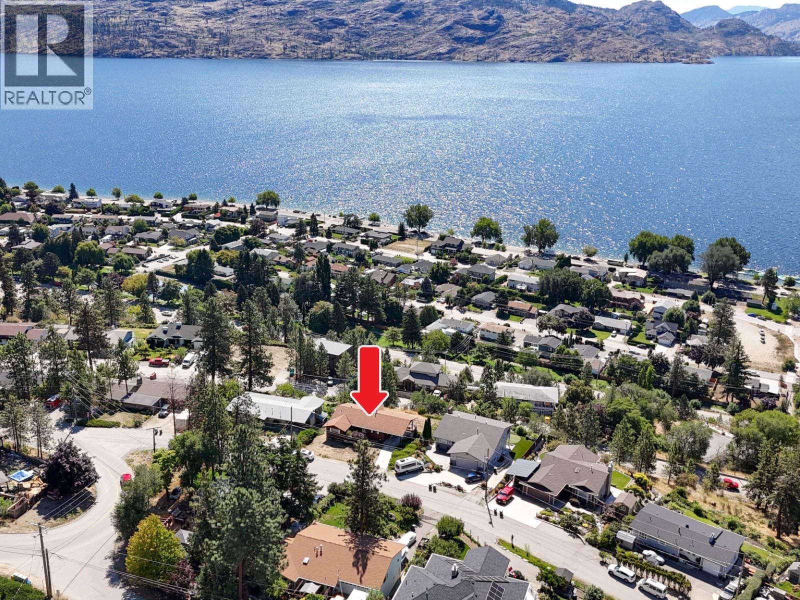  4105 3rd Avenue, Peachland
