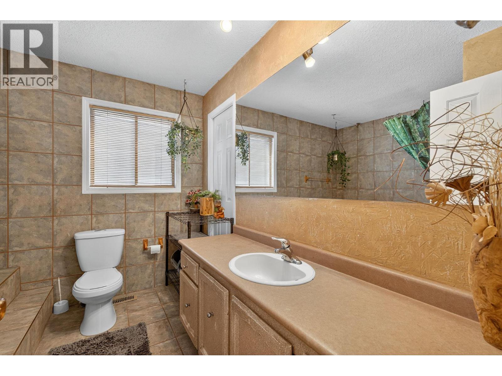  4105 3rd Avenue, Peachland