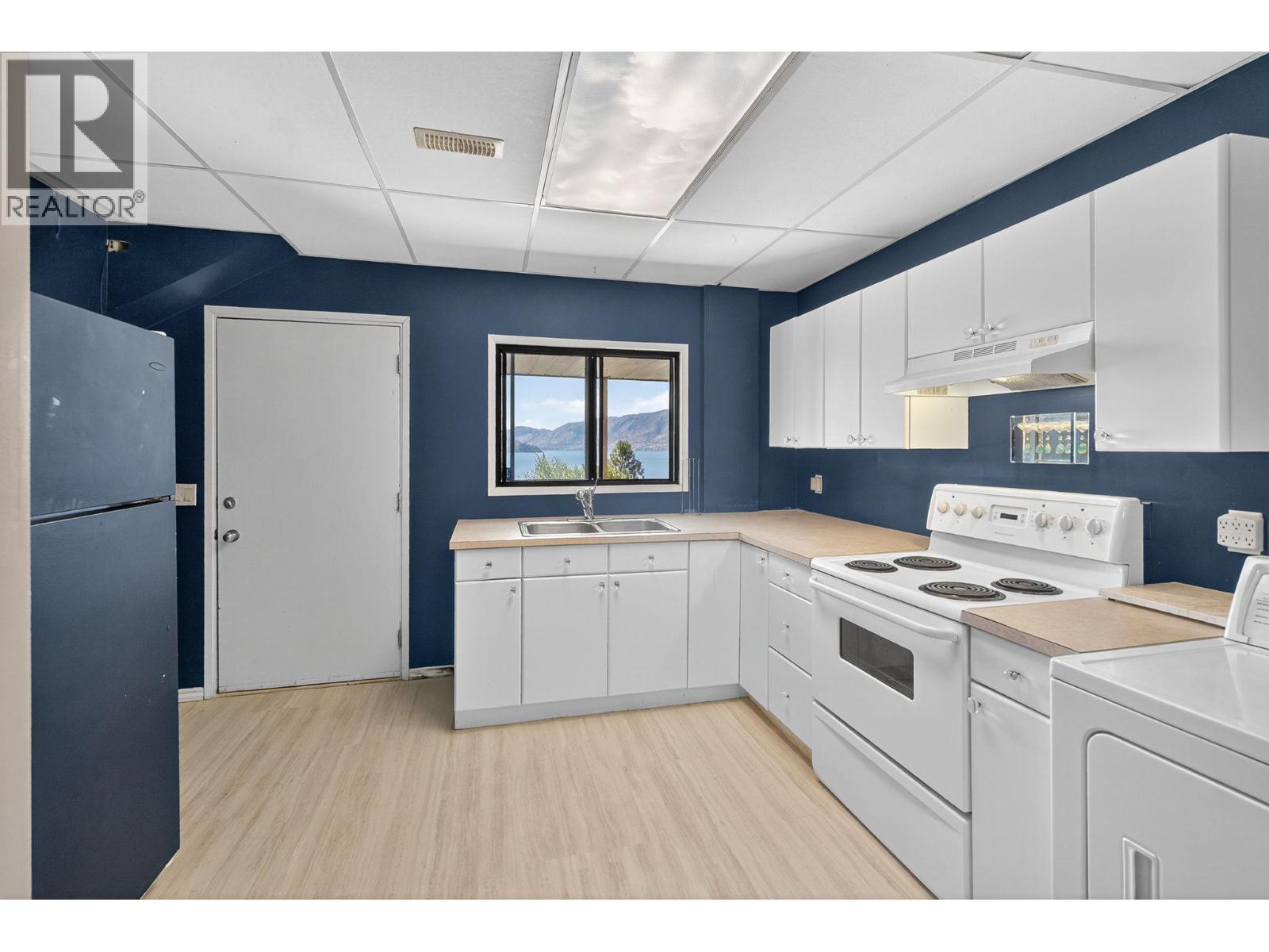  4105 3rd Avenue, Peachland