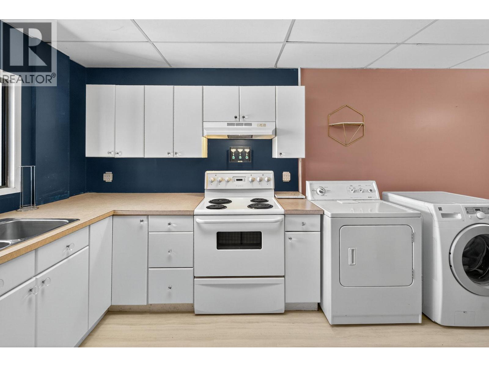  4105 3rd Avenue, Peachland