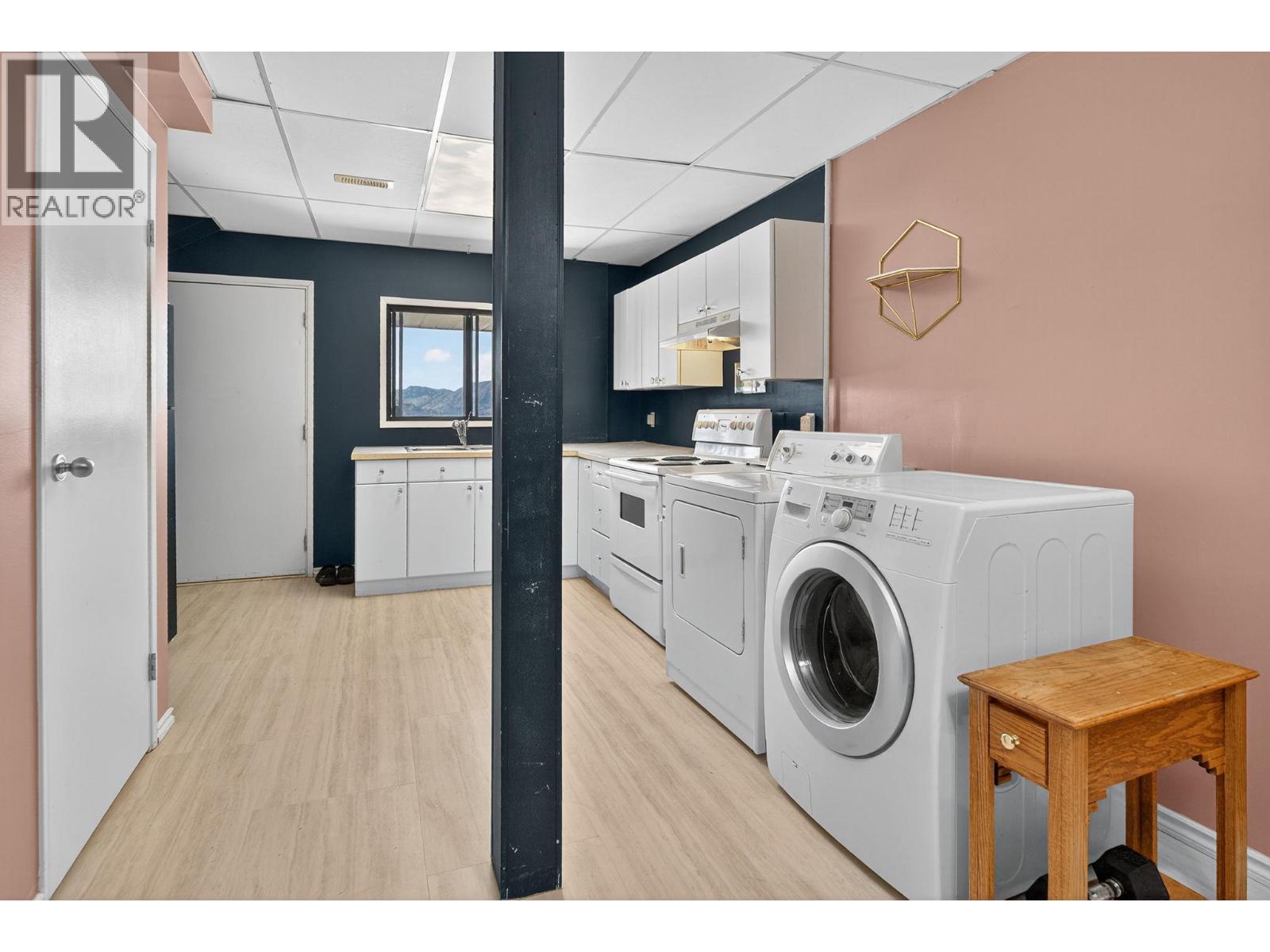  4105 3rd Avenue, Peachland