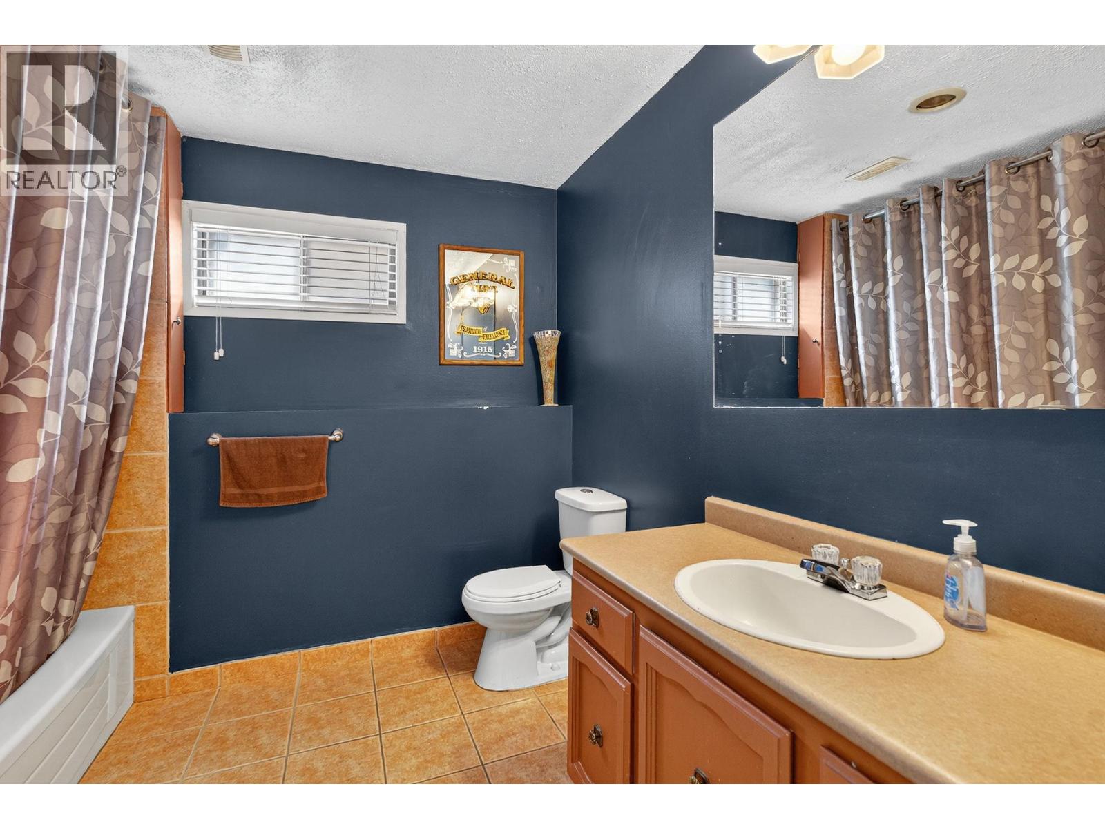  4105 3rd Avenue, Peachland