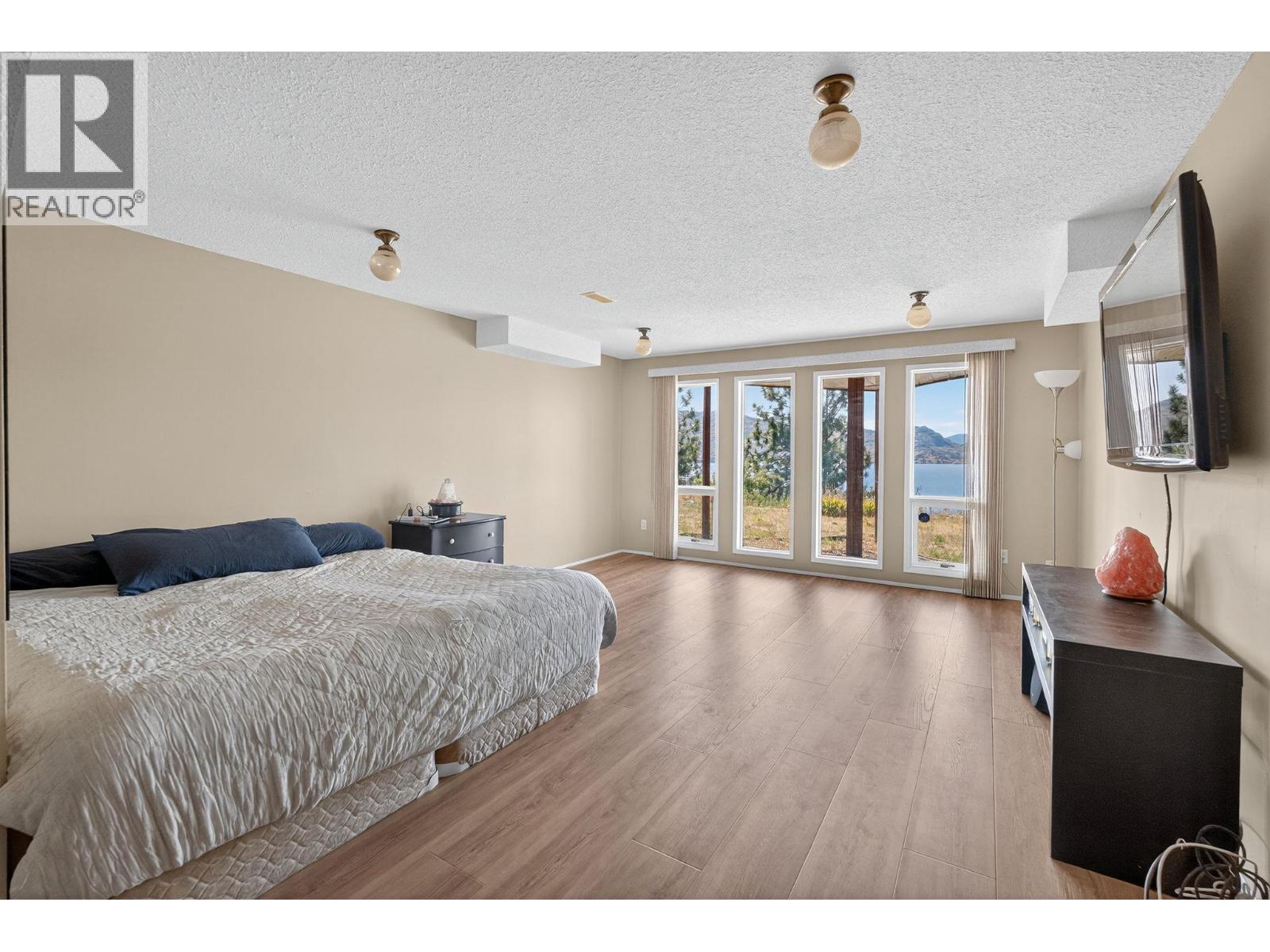  4105 3rd Avenue, Peachland