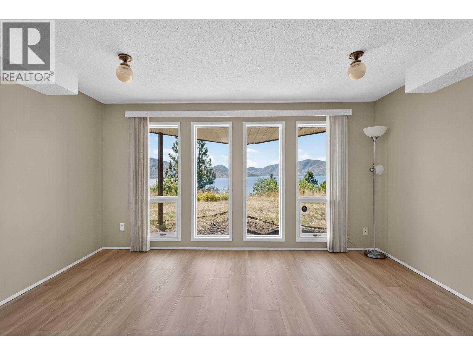  4105 3rd Avenue, Peachland