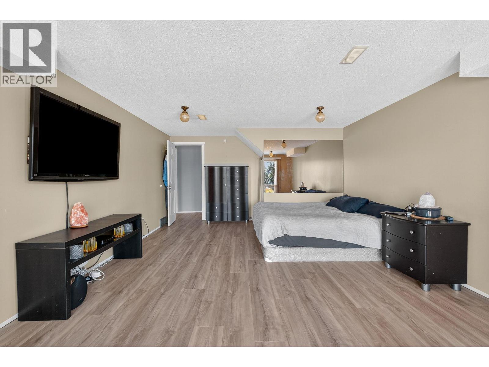  4105 3rd Avenue, Peachland