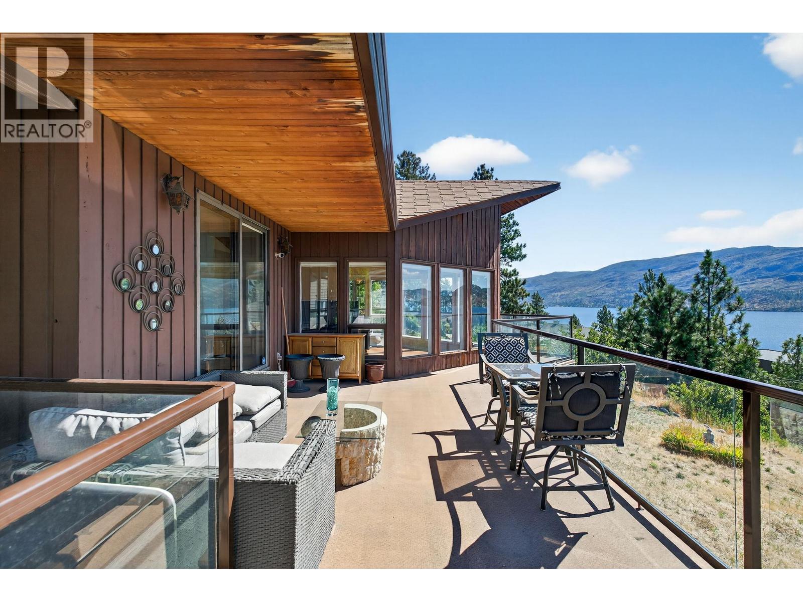 4105 3rd Avenue, Peachland