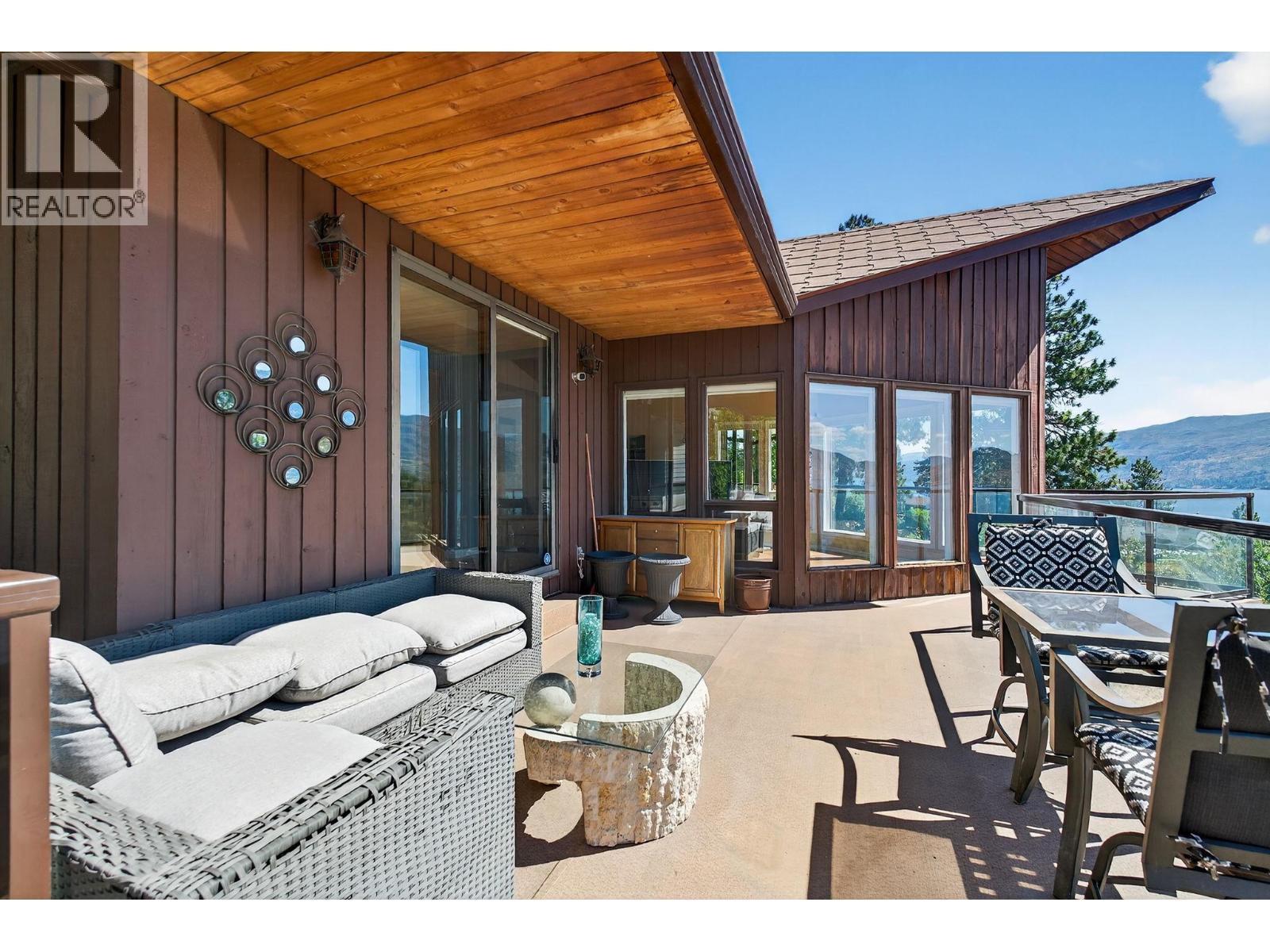  4105 3rd Avenue, Peachland