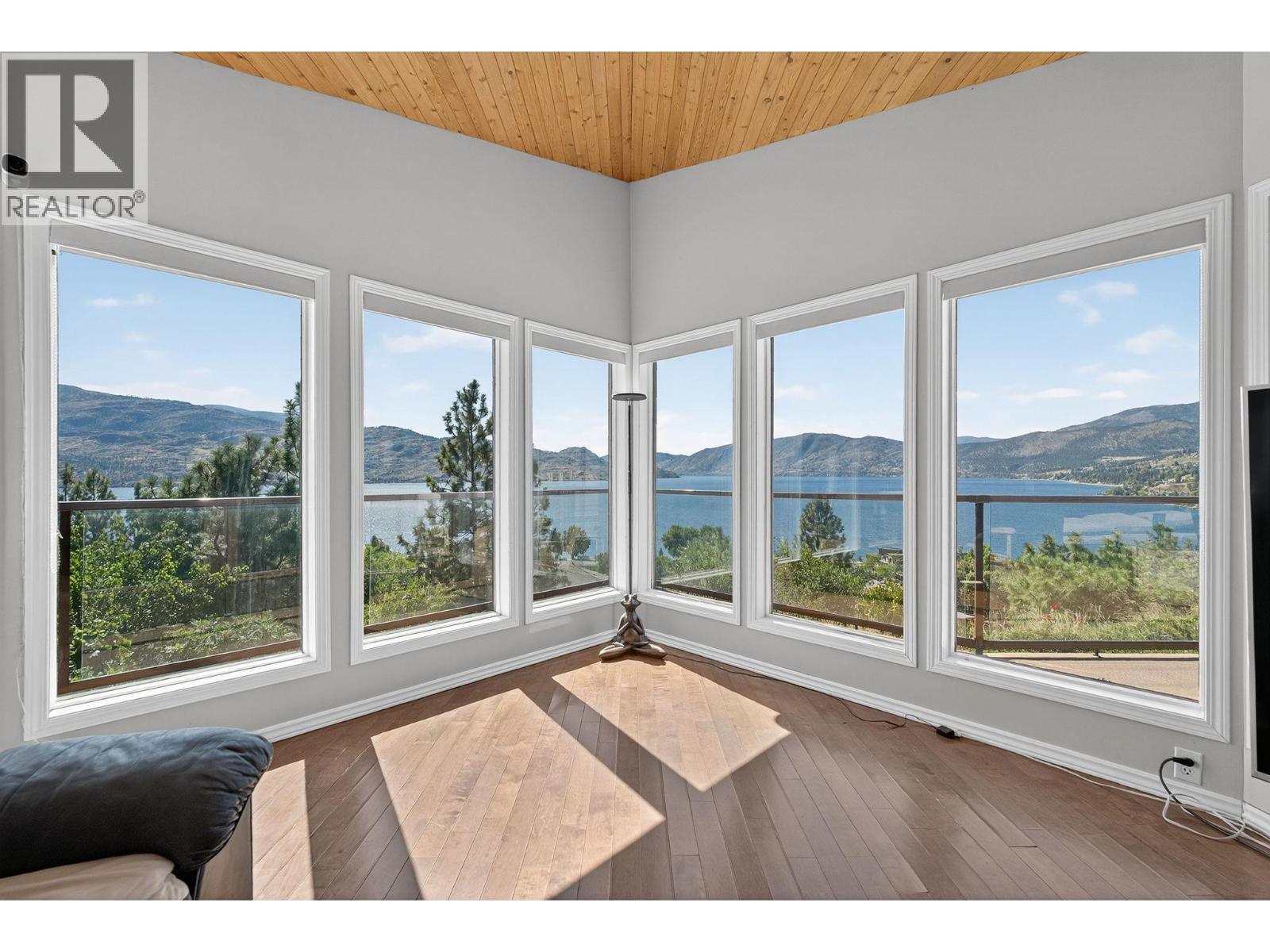  4105 3rd Avenue, Peachland