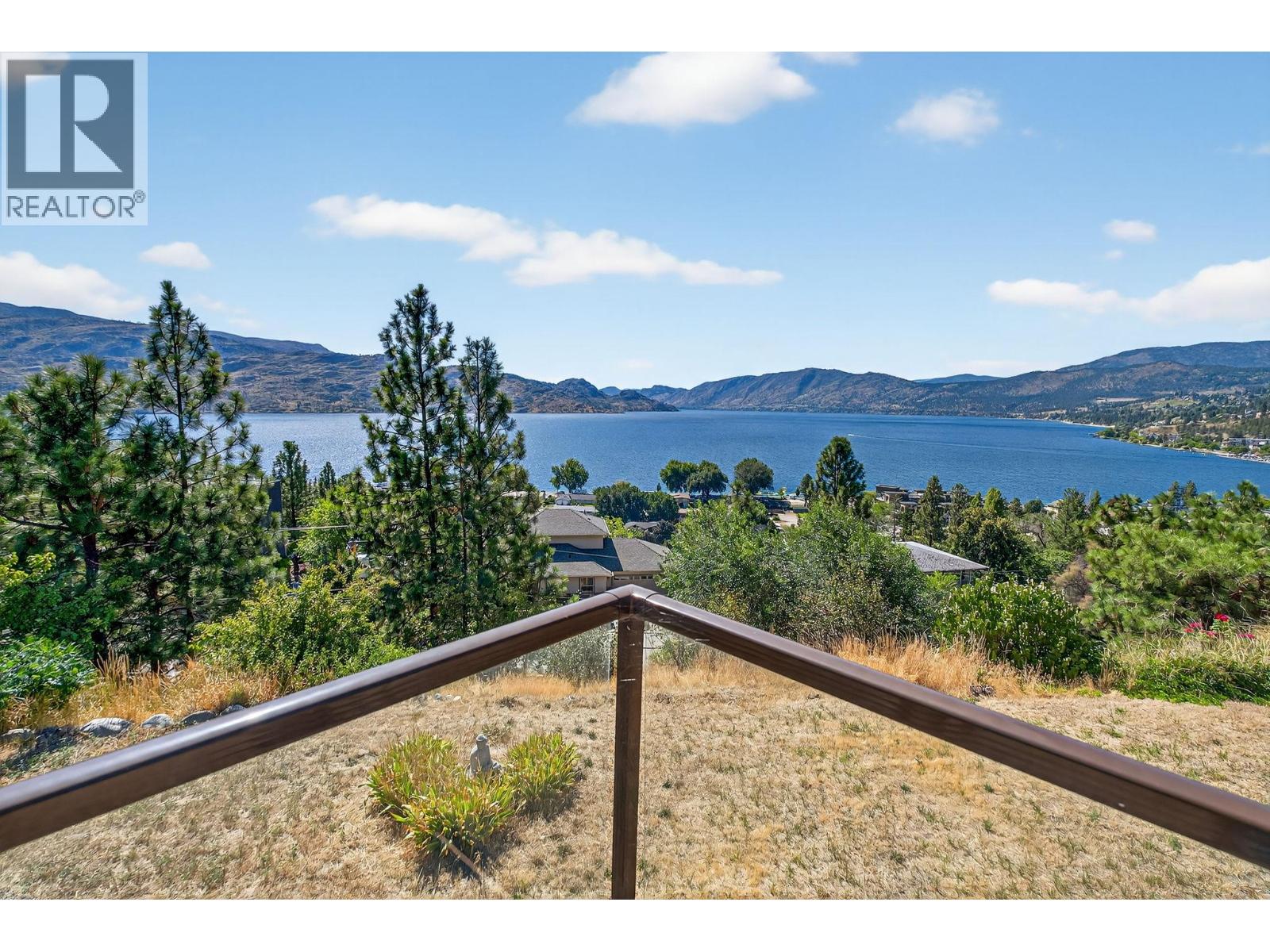  4105 3rd Avenue, Peachland