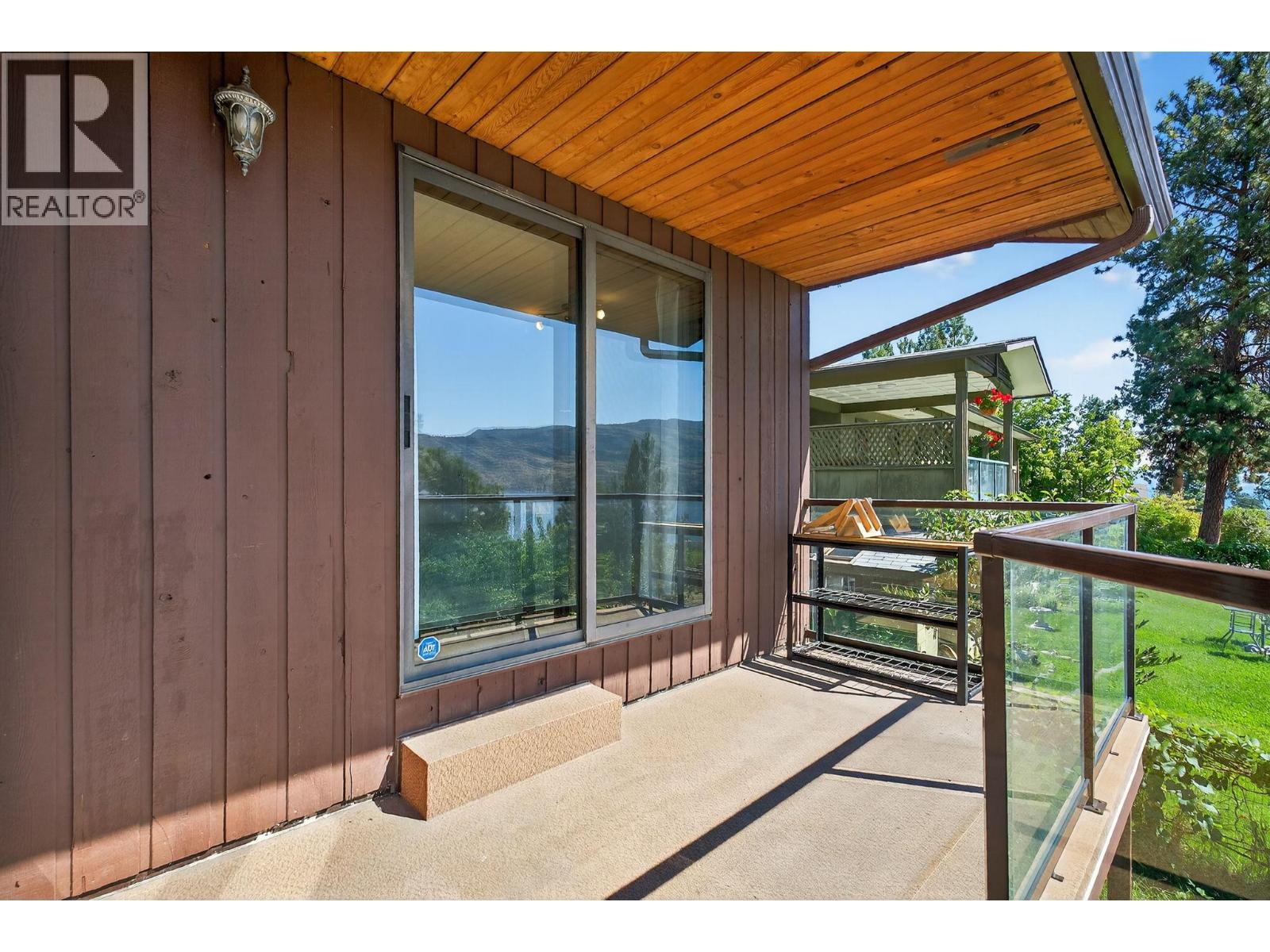  4105 3rd Avenue, Peachland